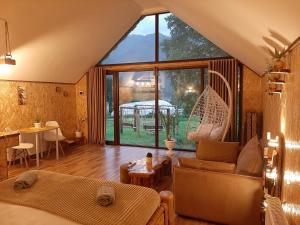 Χώρος καθιστικού στο Kazbegi cottages qabarjina