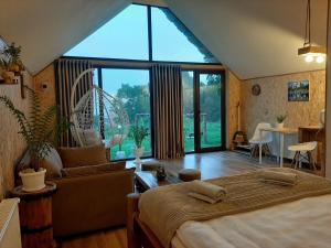 Ένα ή περισσότερα κρεβάτια σε δωμάτιο στο Kazbegi cottages qabarjina