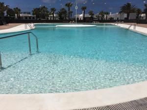 a large swimming pool with blue water at Villa Maranvi in Playa Blanca