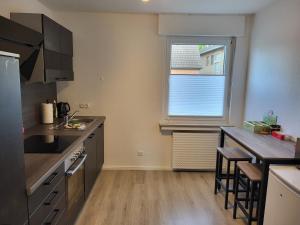 a kitchen with a counter and a sink and a window at 4-Zimmer-Ferienwohnung, modern, Küche, WLAN, Netflix in Castrop-Rauxel