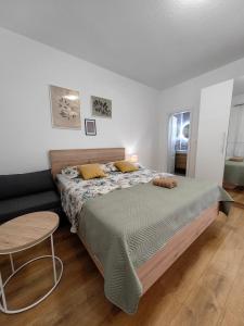 Кровать или кровати в номере Apartmani Tripalo