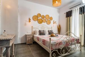 Ένα ή περισσότερα κρεβάτια σε δωμάτιο στο Cozy little house in Ios