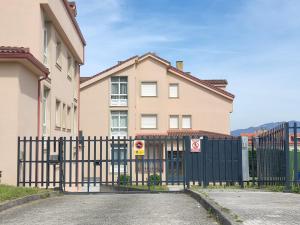 a black fence in front of a house at Apartamento en Finisterre Fisterra in Finisterre