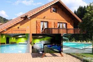 a house with a swimming pool in front of it at Gite Roche Des Ducs avec Piscine toute l'année, Spa, Sauna, Hammam in Rochesson