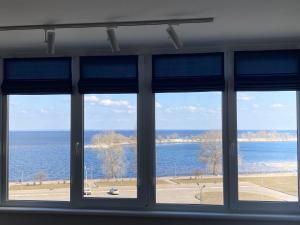 a view of the ocean from a window at 1-к квартира люкс з видом на Дніпро in Cherkasy