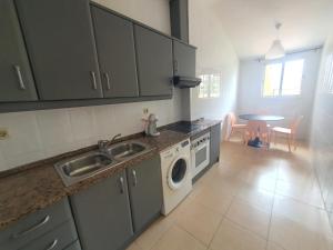 Kuchyňa alebo kuchynka v ubytovaní Penthouse Blanes