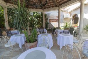 Restaurace v ubytování Rooms and apartments PALMA B&B