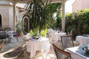 Restaurace v ubytování Rooms and apartments PALMA B&B
