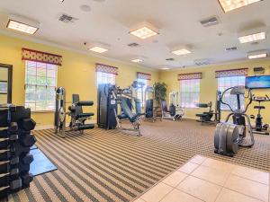 Fitness centrum a/nebo fitness zařízení v ubytování GREAT VALUE! Old Kent Lake Home - views 3/3