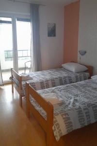 Postel nebo postele na pokoji v ubytování Apartments with a parking space Sveta Nedilja, Hvar - 8792