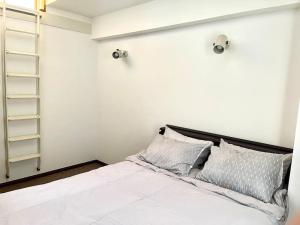 A bed or beds in a room at 大山駅徒步4分平层90㎡超大客厅光线充沛（池袋至近）