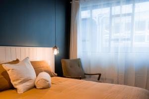 The Cobbler Hotel客房内的一张或多张床位
