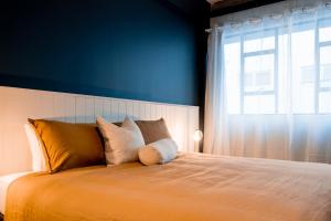 The Cobbler Hotel客房内的一张或多张床位
