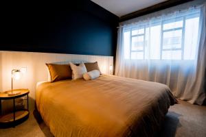 The Cobbler Hotel客房内的一张或多张床位