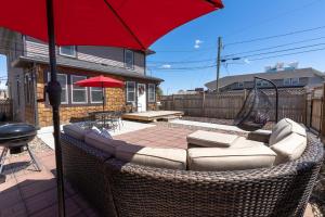 Patio nebo venkovní prostory v ubytování Luxury Home w/ Private Patio Mins away from DT RC