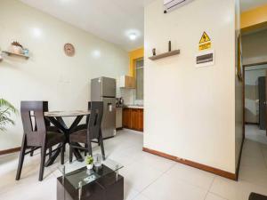 Η κουζίνα ή μικρή κουζίνα στο 101 RV Apartments Iquitos-APARTAMENTO CON SALIDA A PISCINA +2 φωτογραφίες