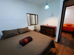 Ένα ή περισσότερα κρεβάτια σε δωμάτιο στο Casita Escondida