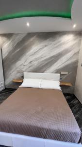 Postel nebo postele na pokoji v ubytování Suites Matteotti 57