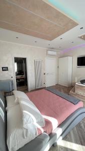 Postel nebo postele na pokoji v ubytování Suites Matteotti 57