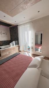 Postel nebo postele na pokoji v ubytování Suites Matteotti 57