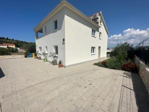 Budova, kde se vila nachází