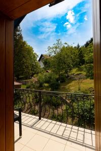 una vista desde el balcón de una casa en Casa Adalmo, en Sighişoara