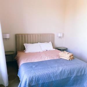 Postel nebo postele na pokoji v ubytování Atostogų namai Palangoje Saulė
