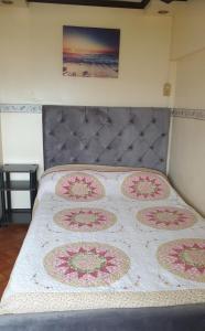En eller flere senge i et værelse på Greenhills Garden Square 2BR & 2 Toilets