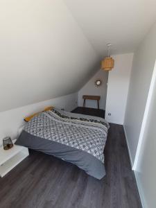 a bedroom with a bed in a white room at Le 6 : maison individuelle au cœur de l'Alsace in Turckheim