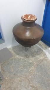 a large brown vase sitting on top of a floor at Stathis Apart 2 in Amorgos