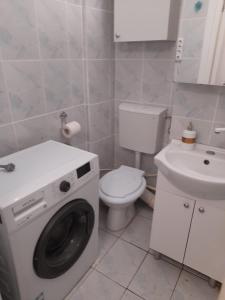 Vonios kambarys apgyvendinimo įstaigoje Apartament Iuliana
