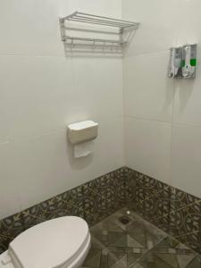 BSH (Bu Sud's House) Yogyakarta的一间浴室