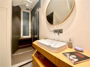 Ένα μπάνιο στο Amazing Apt San Lorenzo 19, Rolli palace UNESCO - Overlooking the Cathedral FREE PRIVATE PARKING