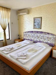 Postel nebo postele na pokoji v ubytování Family Hotel The Golden fish