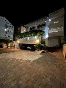 Fotografie z fotogalerie ubytování Apartments Stone Tučepi v Tučepi