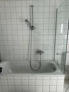 Koupelna v ubytování Großzügige 3-Zimmer Altbauwohnung + 10 fotografií