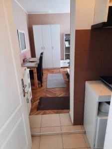 a view of a kitchen from the hallway of a apartment at Apartmani Biljana Lazić in Vrnjačka Banja