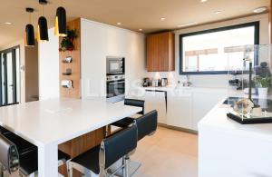 Dapur atau dapur kecil di Villa Vue Mer, Piscine & Plage à 6Min