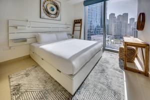 Postel nebo postele na pokoji v ubytování Nice apartment in 52 42 Tower by Emaar, The 14th floor, 1BR