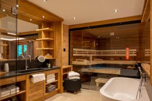Vannituba majutusasutuses Chalet Residenz Zillertal Mühlermoos +37 fotot
