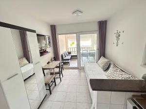 Kuchyň nebo kuchyňský kout v ubytování Apartments Sanda