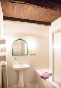 Kúpeľňa v ubytovaní -Ortaflats- Appartamento l'Isola