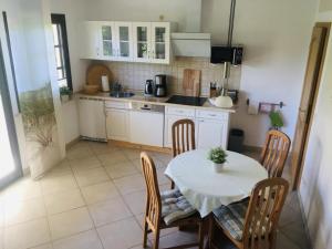 a kitchen with a table and chairs in a kitchen at Zum Froschkönig in Ahrenshoop