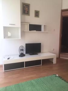 a living room with a white table with a tv on it at Apartments Lile in Živogošće