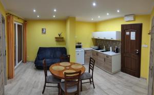 A kitchen or kitchenette at Blue Mare Rac