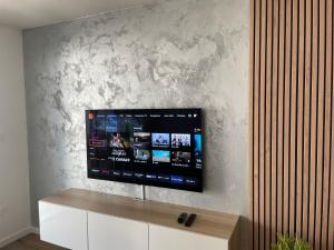 Μια τηλεόραση ή/και κέντρο ψυχαγωγίας στο Marcopolo Luxury Appartement