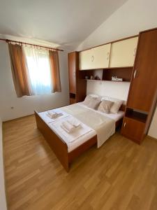 Postel nebo postele na pokoji v ubytování Villa Marija Novalja