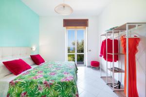 En eller flere senge i et værelse på YourHome - San Valerio Home + 44 billeder