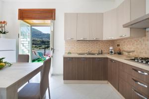 YourHome - San Valerio Home tesisinde mutfak veya mini mutfak