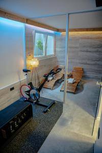 Zimmer mit Fitnessraum und Meerblick in der Unterkunft ALPEART HOLIDAY units in Bohinj